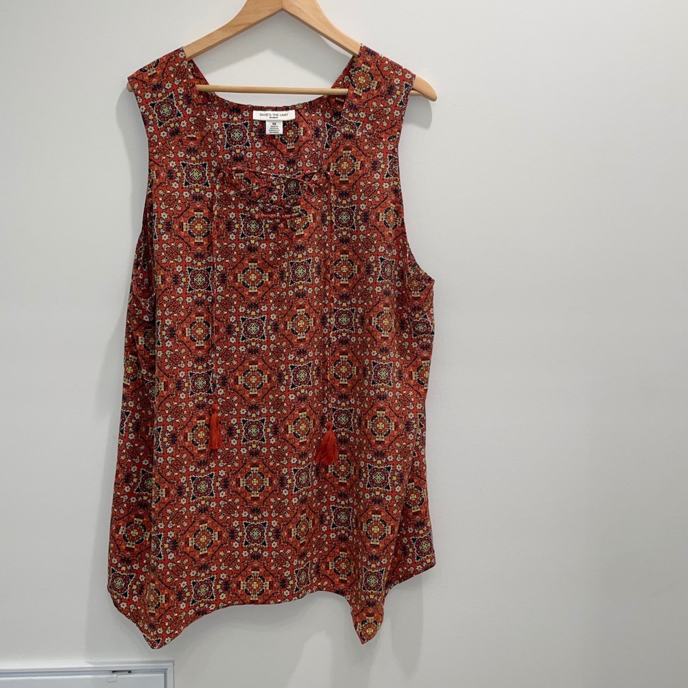 Skye's‎ The Limit Woman 3X Red Medallion Lace Up Tassel Sharkbite Sleeveless Top